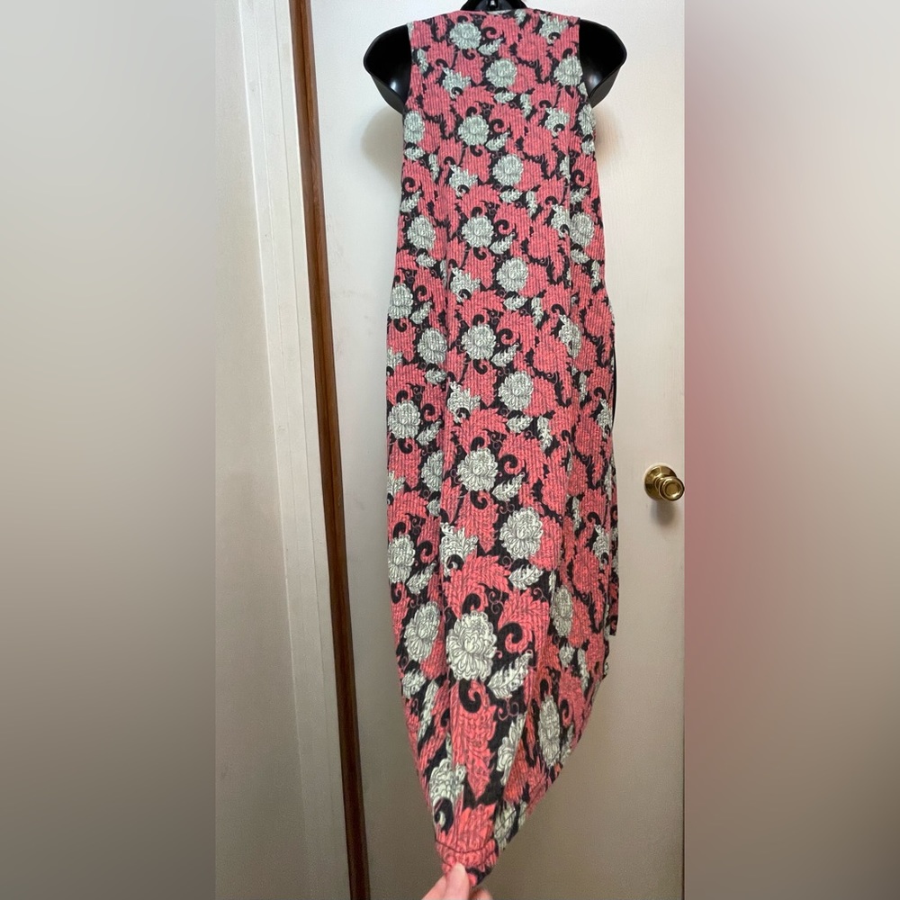 LulaRoe XS JOY sleeveless layering piece.